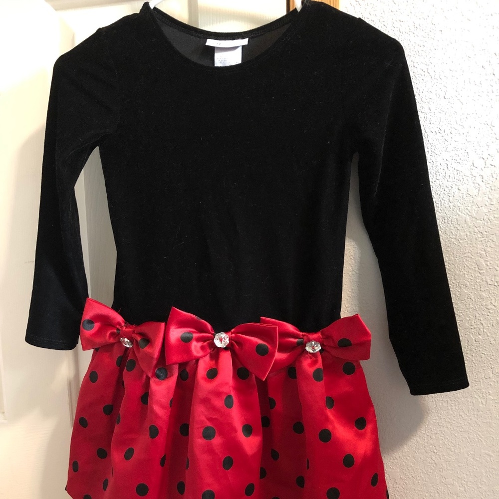 Long sleeve velvet party dress